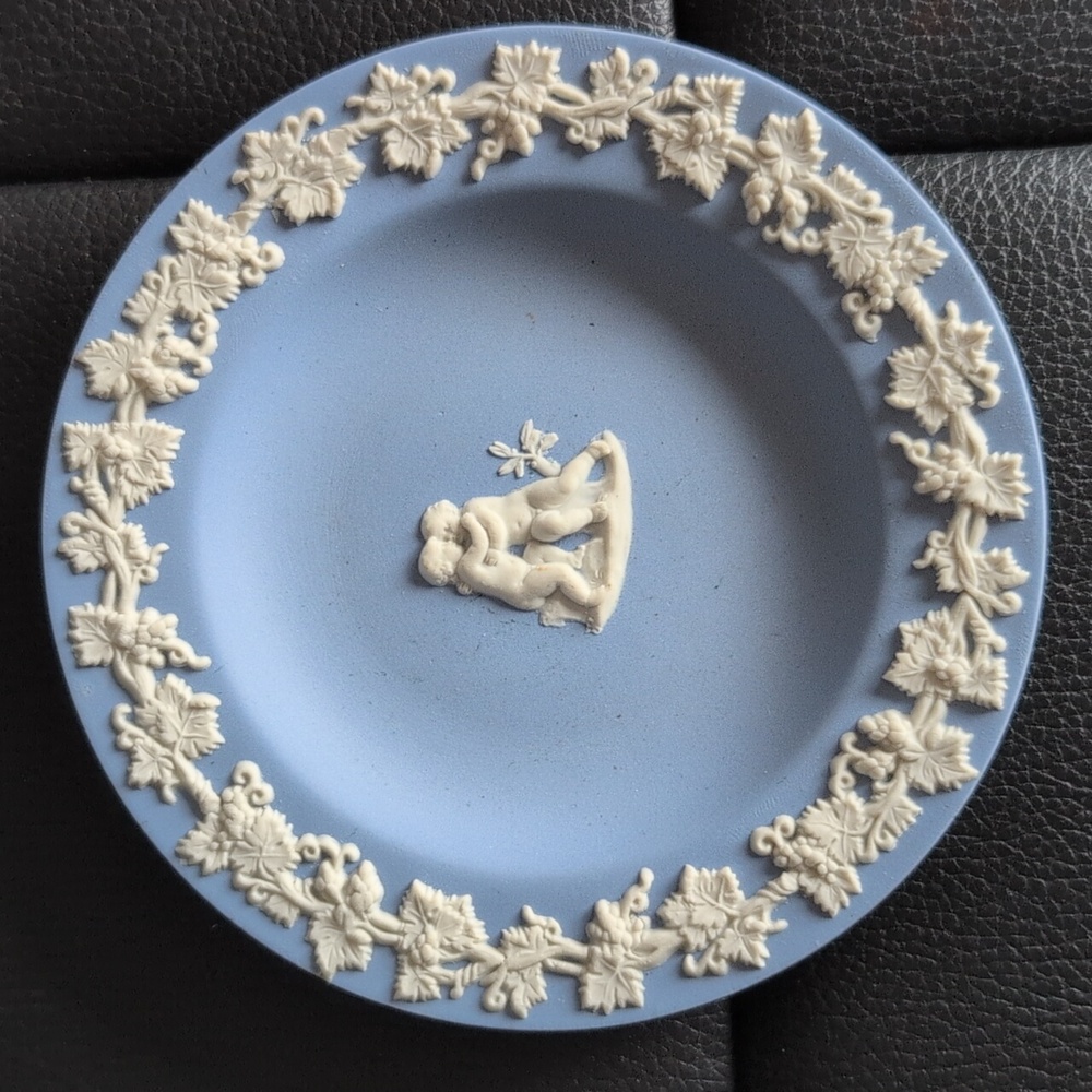 EUC Vintage Wedgwood Jasperware Round Trinket Dishes - Picture 5 of 6